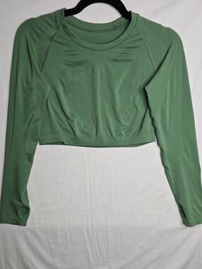 Alphalete Stratus Longsleeve Jade Compression Crop Top Thumbholes